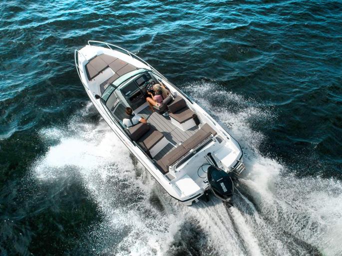 Private daily cruise with luxurious "IRIS" Nordkapp Avant speedboat