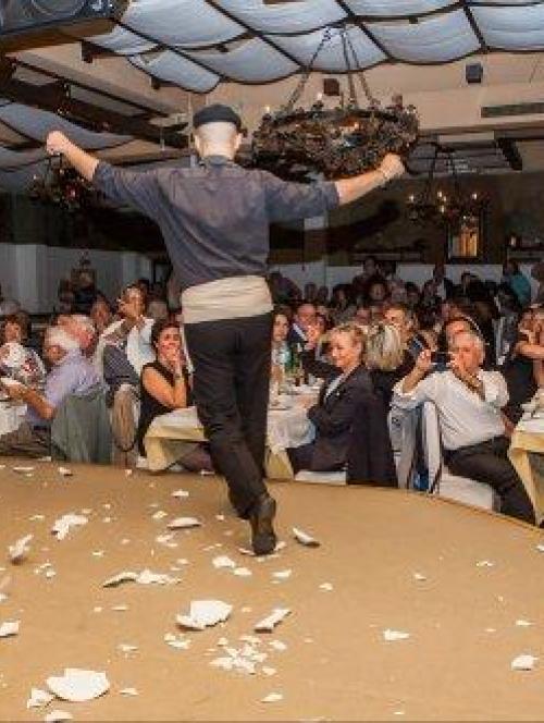 FOLK SHOW KALOKERINOS TAVERNA