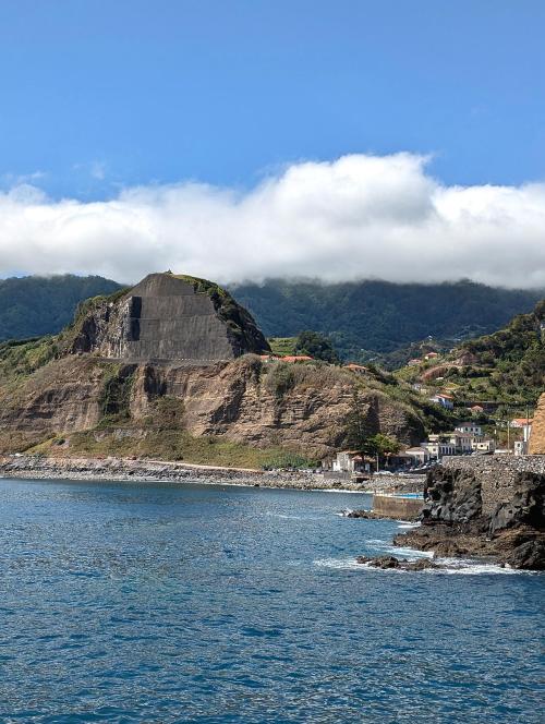 Porto da Cruz Promenade