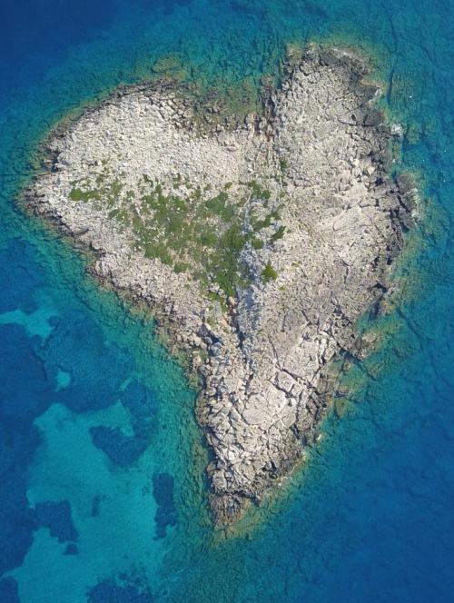 The heart-shaped islet near the lighthouse of Sapienza