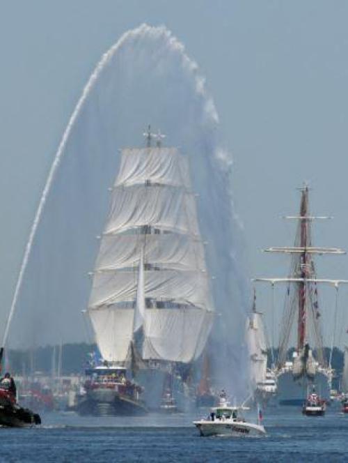 View the Schooner Parades Aboard the Halie & Matthew